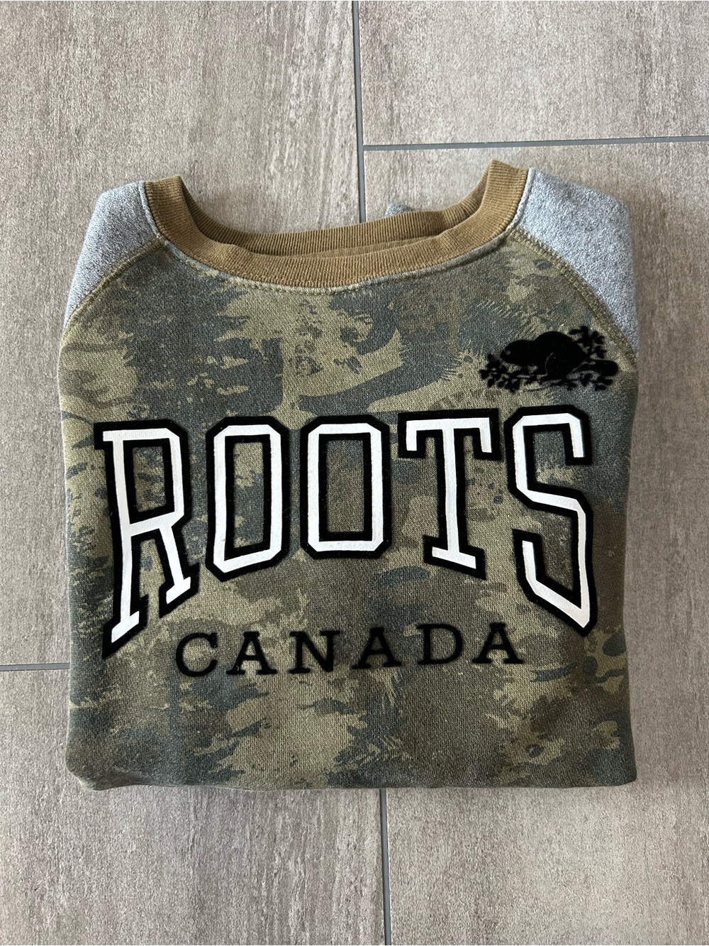 Boys Roots Camo Crewneck - Size Large - Picture 5 of 5